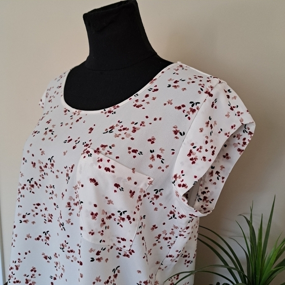 Dalia Women's Printed Floral Short Sleeve Blouse Shirt Size Medium - NWT - Picture 5 of 12